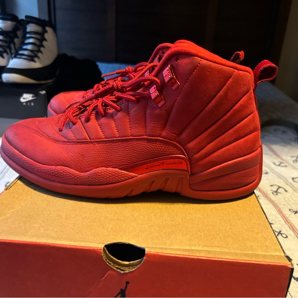 Jordan 12 - Picture 3 of 5